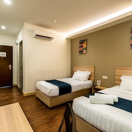 1 Orange Hotel Sungai Buloh Exterior foto